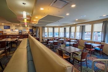 holiday inn express hotel and suites pittsburgh airport by ihg