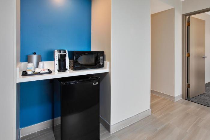 holiday inn express hotel and suites pittsburgh airport by ihg