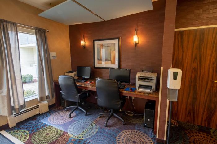 holiday inn express hotel and suites pittsburgh airport by ihg