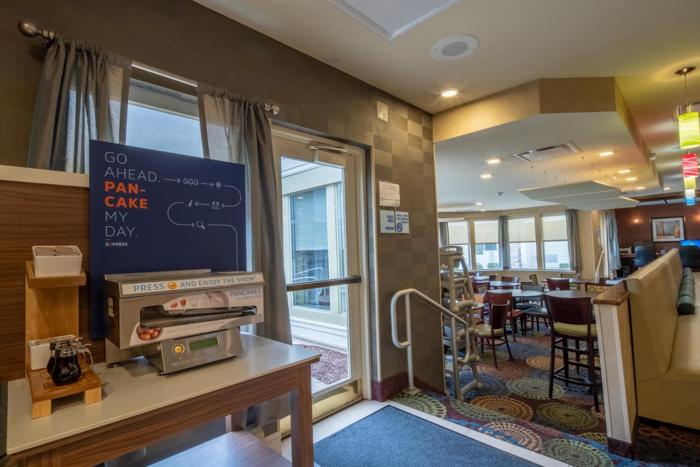 holiday inn express hotel and suites pittsburgh airport by ihg