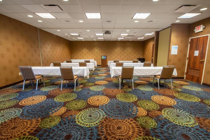 holiday inn express hotel and suites pittsburgh airport by ihg