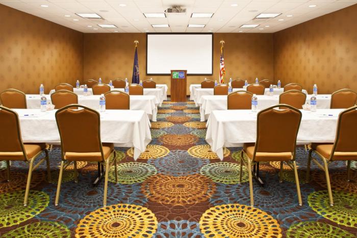 holiday inn express hotel and suites pittsburgh airport by ihg