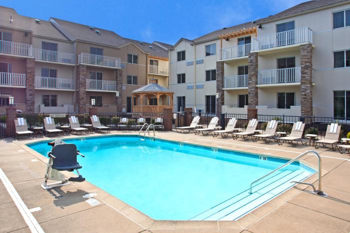 holiday inn express hotel and suites pittsburgh airport by ihg