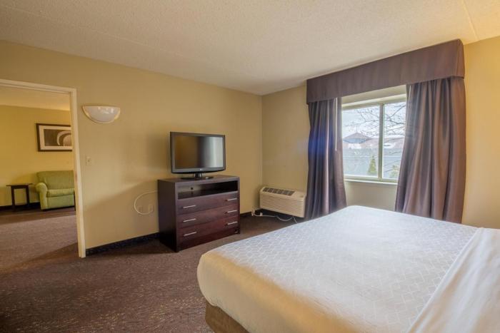 holiday inn express hotel and suites pittsburgh airport by ihg