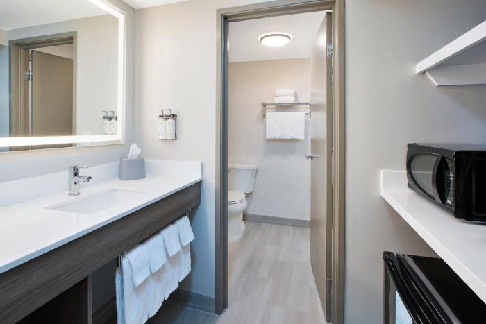 holiday inn express hotel and suites pittsburgh airport by ihg