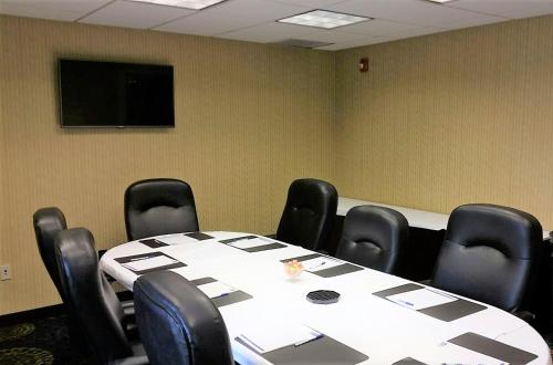 holiday inn express hotel and suites pittsburgh airport by ihg