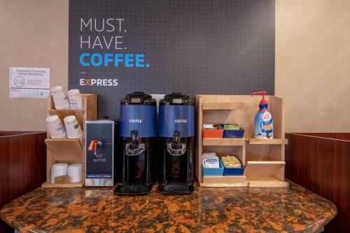 holiday inn express hotel and suites pittsburgh airport by ihg
