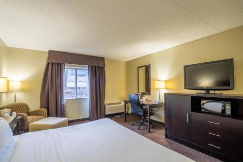 holiday inn express hotel and suites pittsburgh airport by ihg