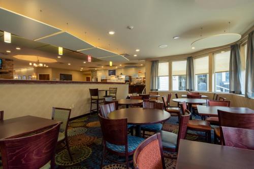 holiday inn express hotel and suites pittsburgh airport by ihg