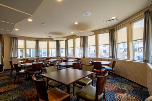 holiday inn express hotel and suites pittsburgh airport by ihg