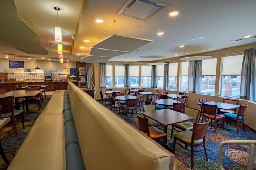 holiday inn express hotel and suites pittsburgh airport by ihg