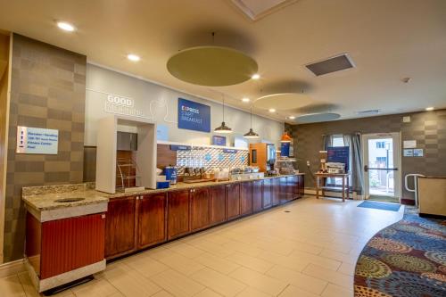 holiday inn express hotel and suites pittsburgh airport by ihg