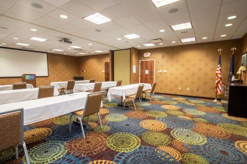 holiday inn express hotel and suites pittsburgh airport by ihg