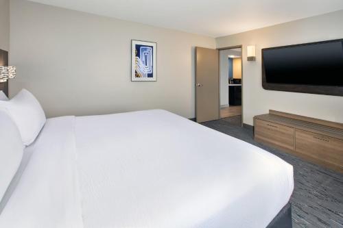 holiday inn express hotel and suites pittsburgh airport by ihg