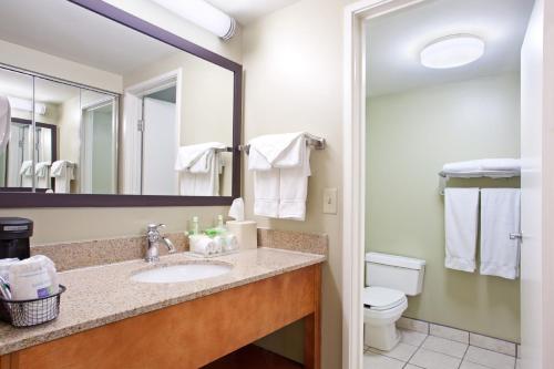 holiday inn express hotel and suites pittsburgh airport by ihg
