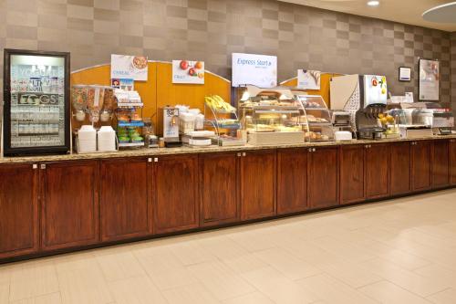 holiday inn express hotel and suites pittsburgh airport by ihg