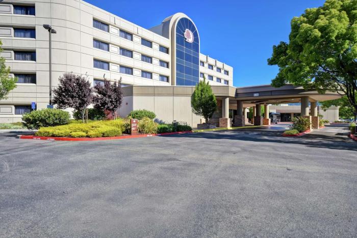 doubletree by hilton hotel pleasanton at the club