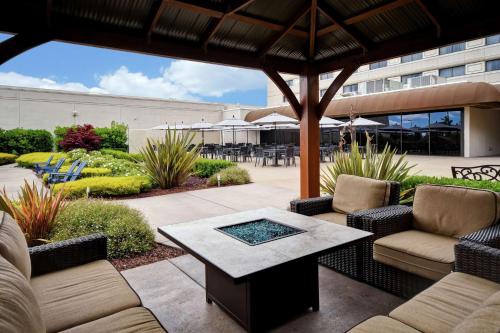 doubletree by hilton hotel pleasanton at the club