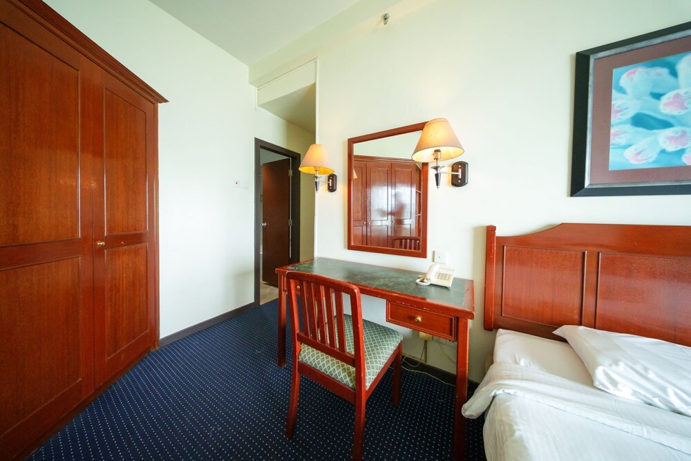 rainbow paradise beach resort