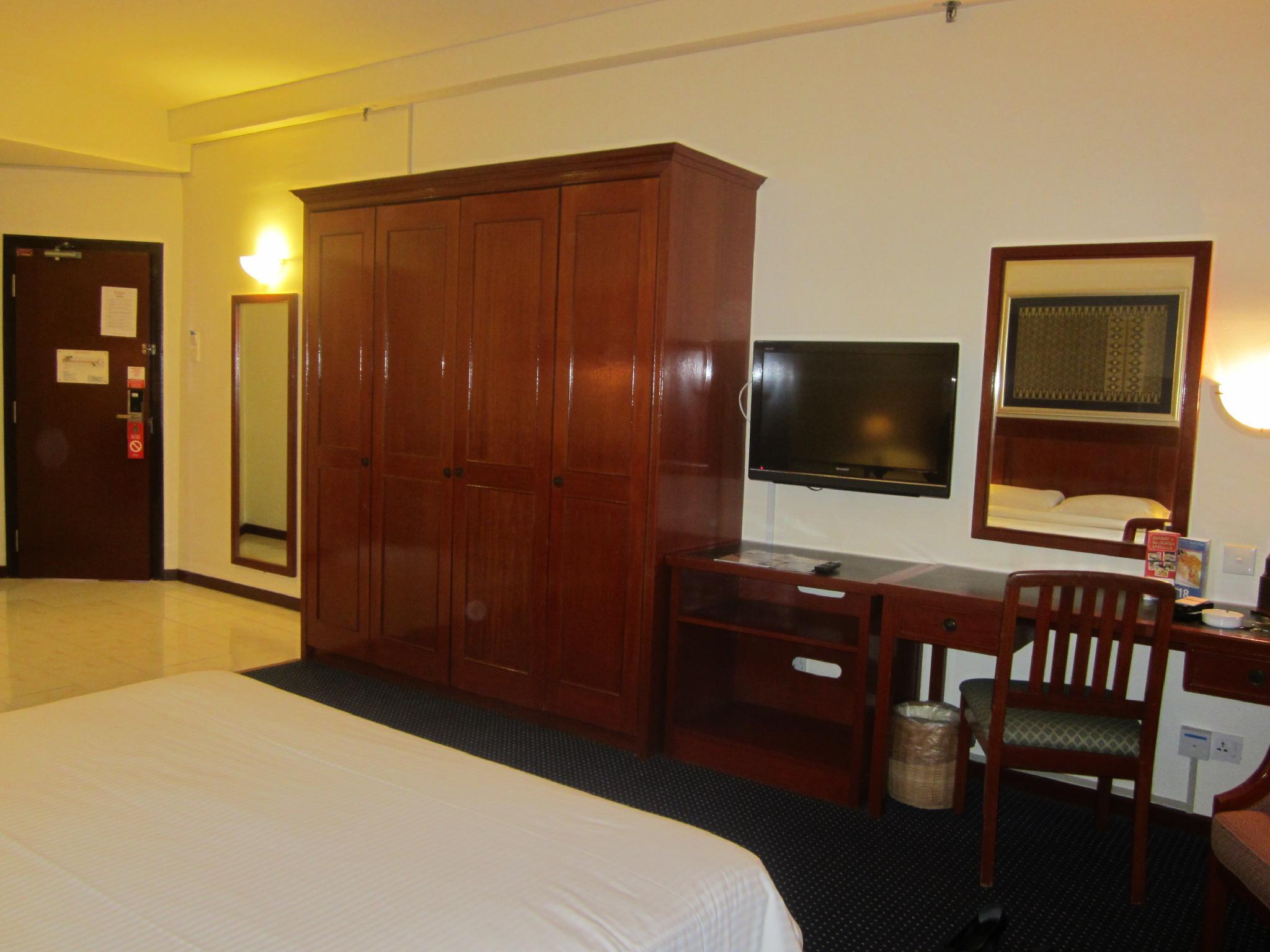 rainbow paradise beach resort
