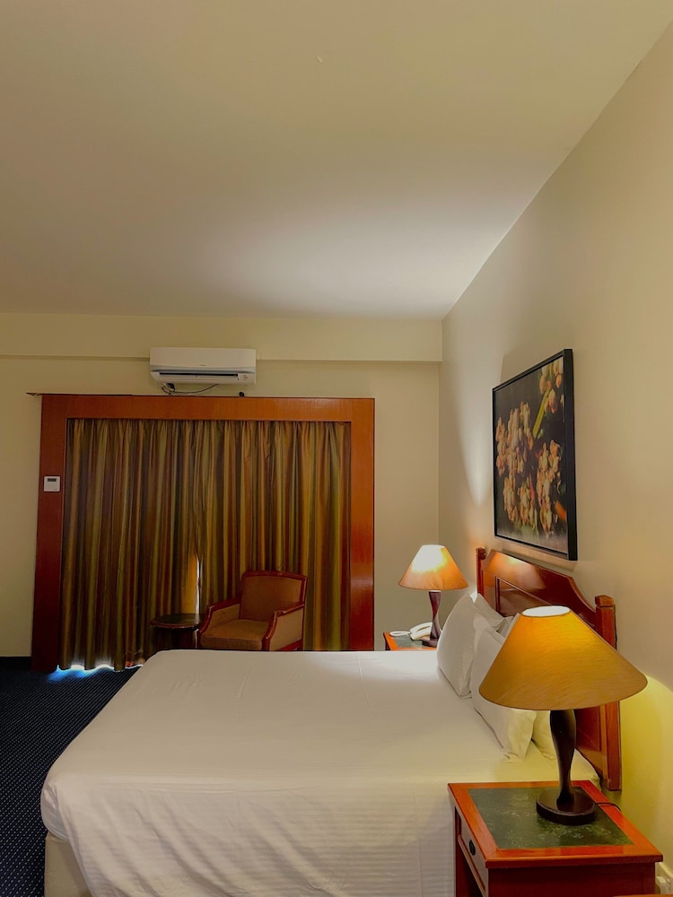 rainbow paradise beach resort
