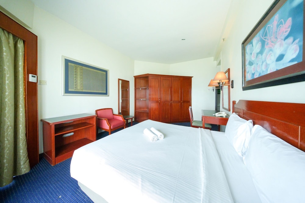 rainbow paradise beach resort