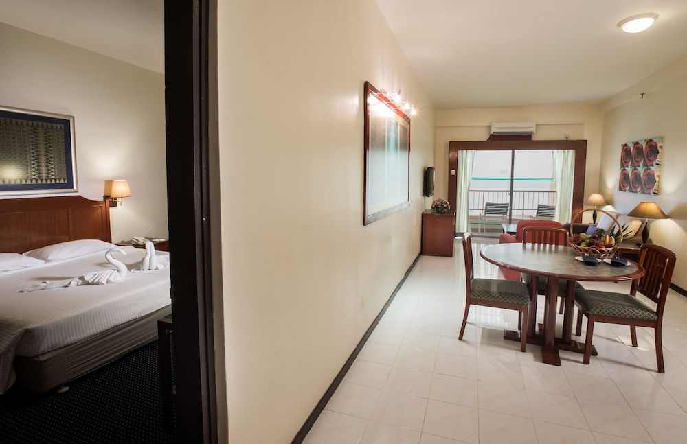 rainbow paradise beach resort
