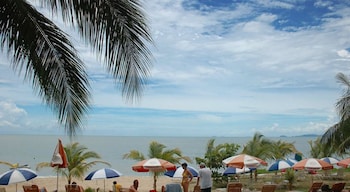 rainbow paradise beach resort