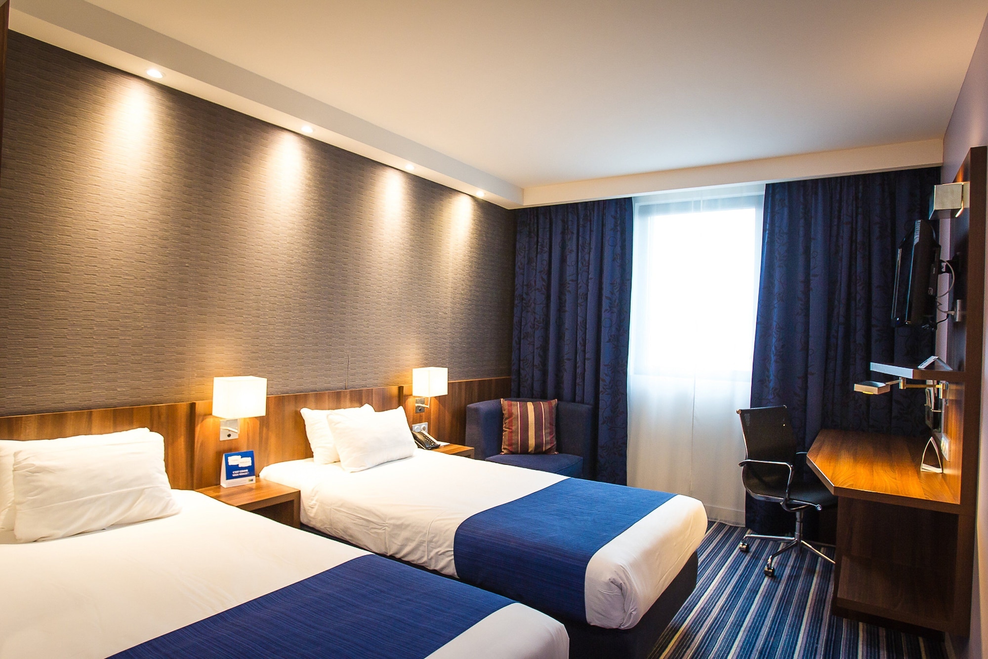 holiday inn express dijon by ihg