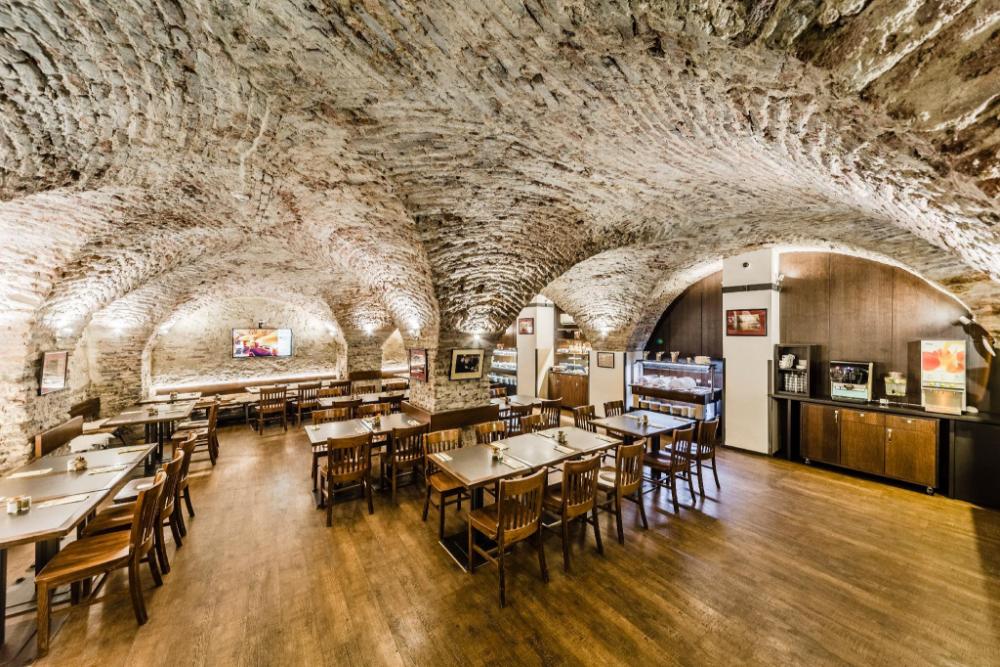 archibald at the charles bridge