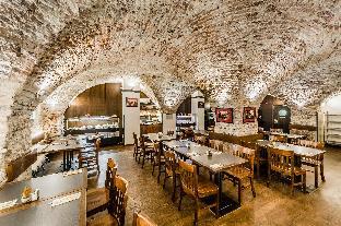 archibald at the charles bridge