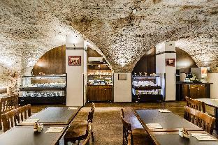 archibald at the charles bridge