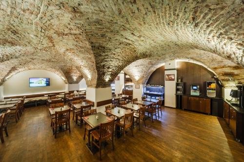 archibald at the charles bridge