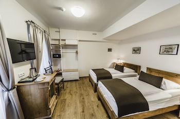 archibald at the charles bridge