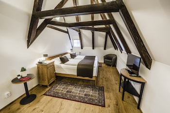 archibald at the charles bridge