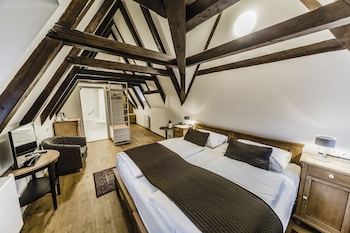 archibald at the charles bridge