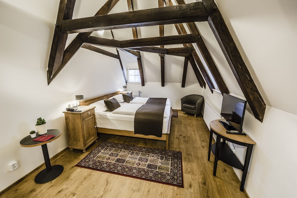 archibald at the charles bridge