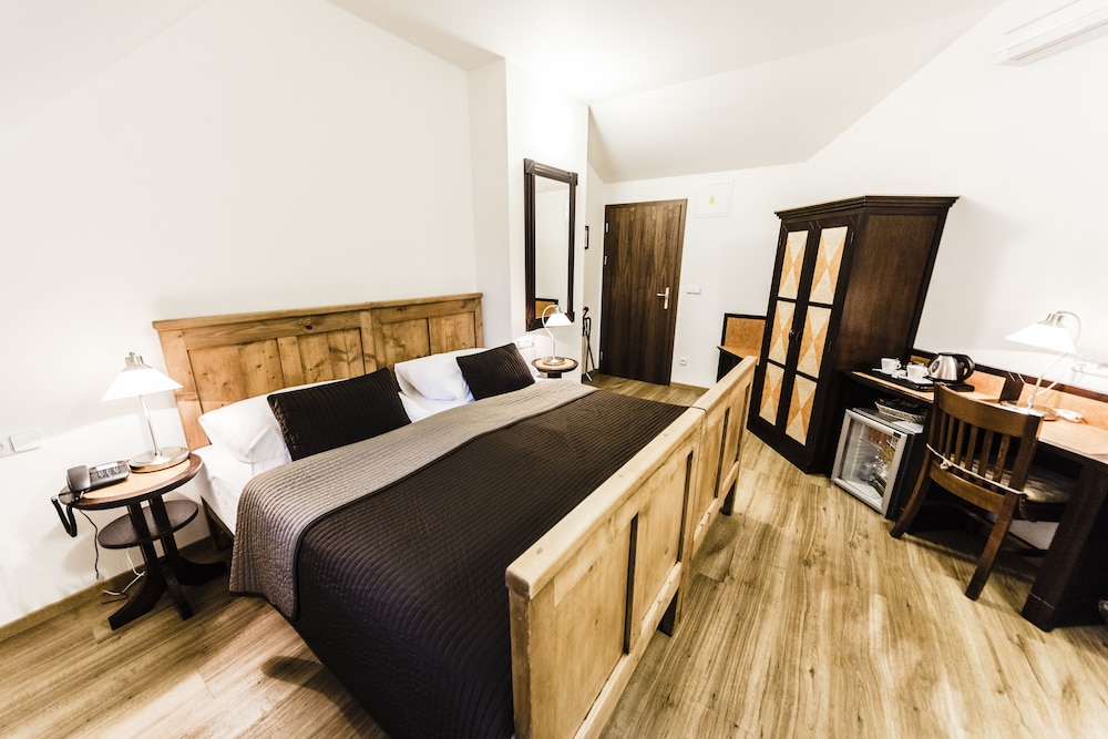 archibald at the charles bridge