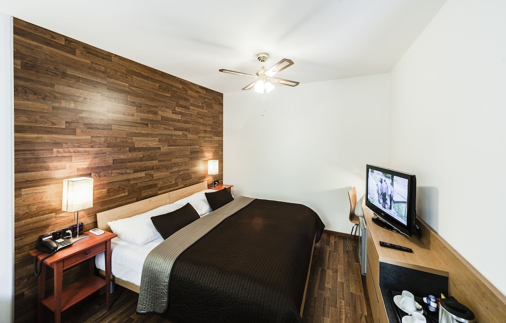 archibald at the charles bridge