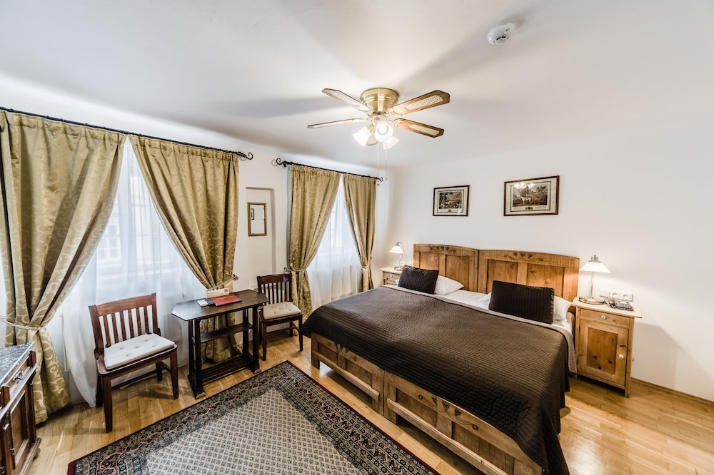 archibald at the charles bridge