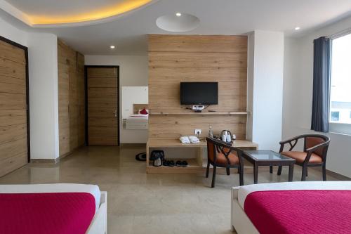 hotel good luck by jmd group