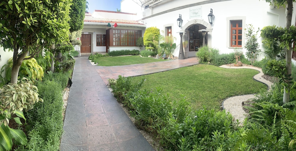 dos patios queretaro curamoria collection