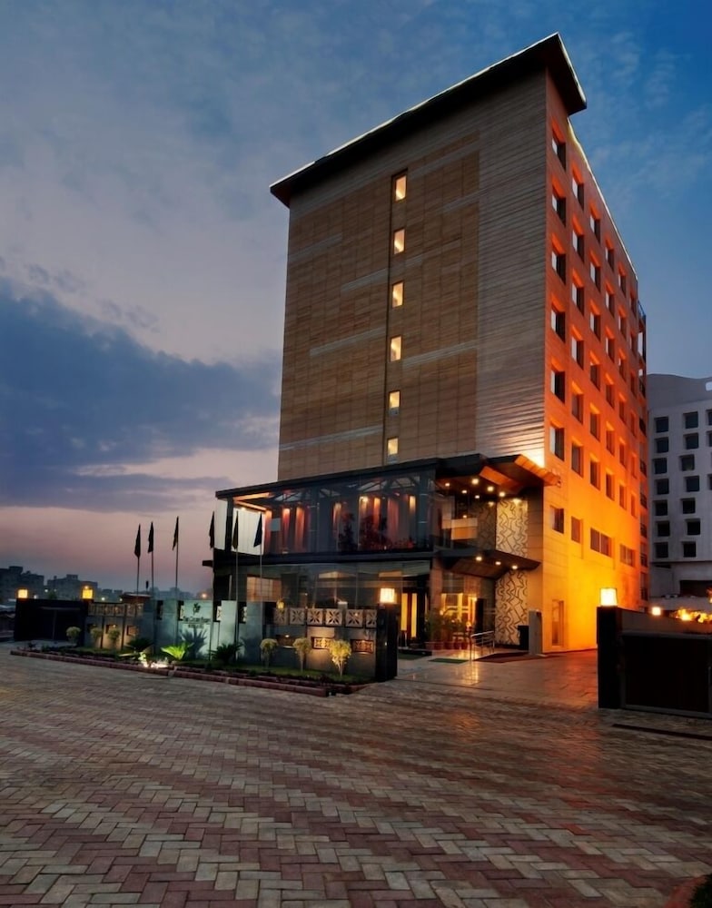 goldenpalms hotel and spa delhi