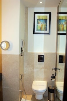 goldenpalms hotel and spa delhi