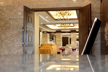goldenpalms hotel and spa delhi