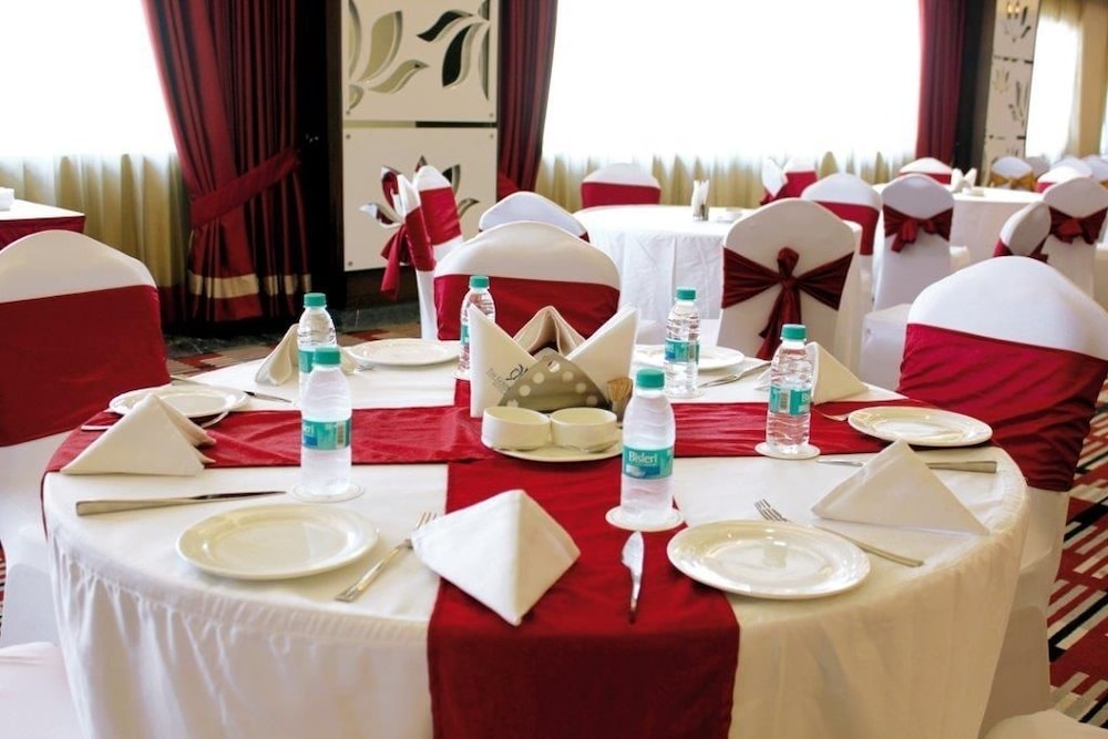 goldenpalms hotel and spa delhi