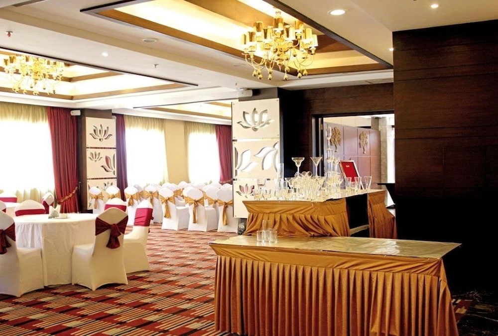 goldenpalms hotel and spa delhi