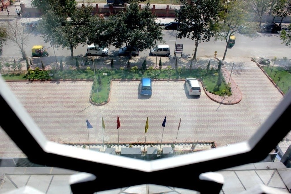 goldenpalms hotel and spa delhi