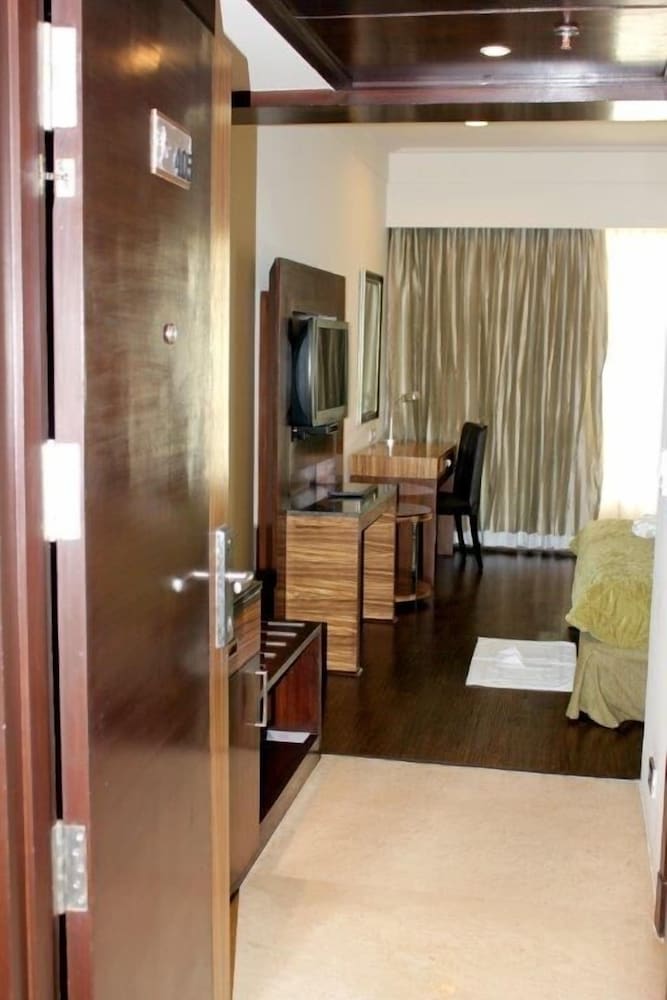 goldenpalms hotel and spa delhi