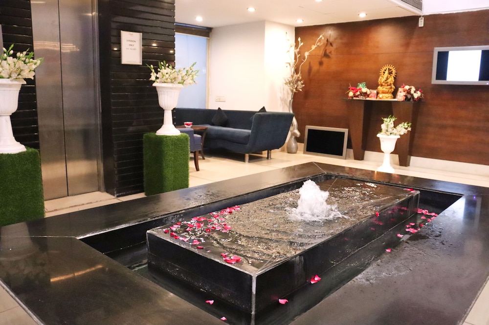 clarks collection bhavnagar